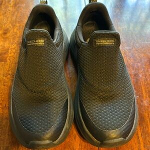 Skechers Black arch Fit Max cushioning worn only a few times size 6